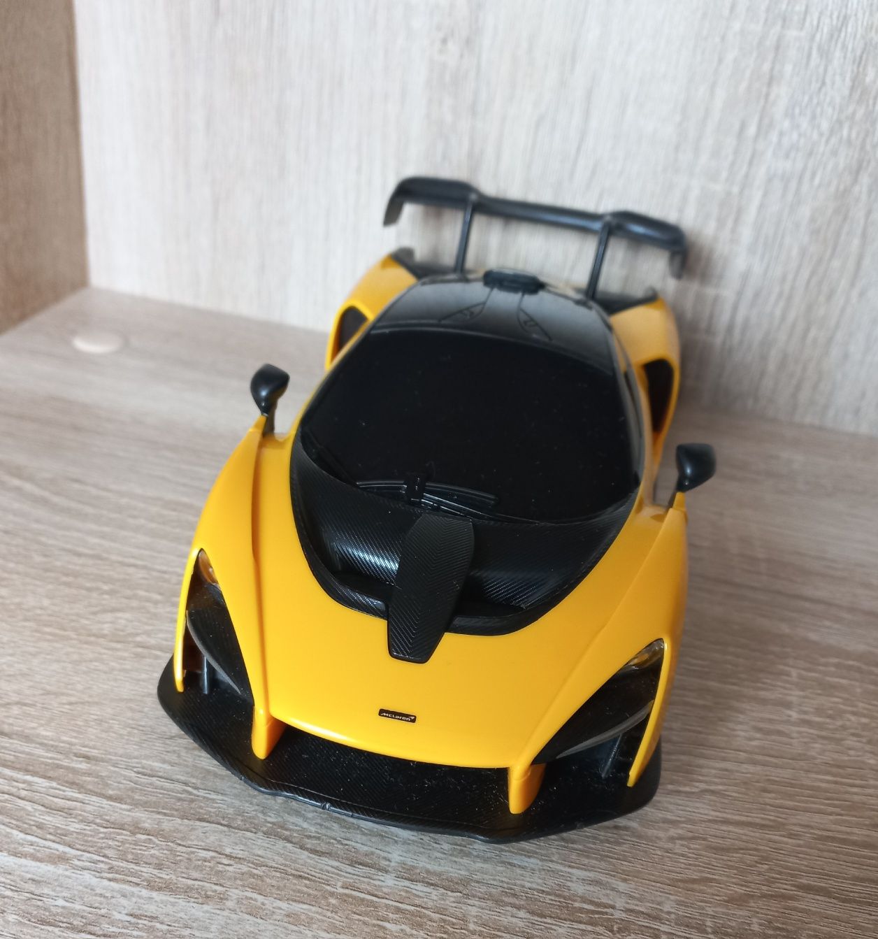 Rastar Senna McLaren, auto sterowane.