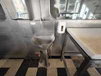 Caixa em inox com torneira