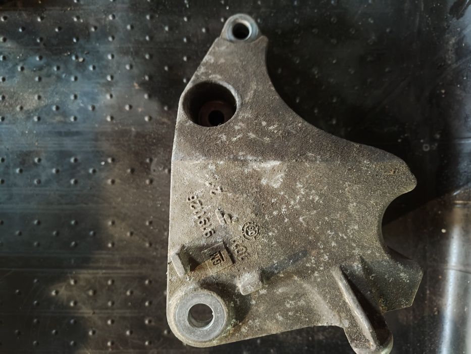 Łapa mocowanie silnika opel Vectra c lift V6