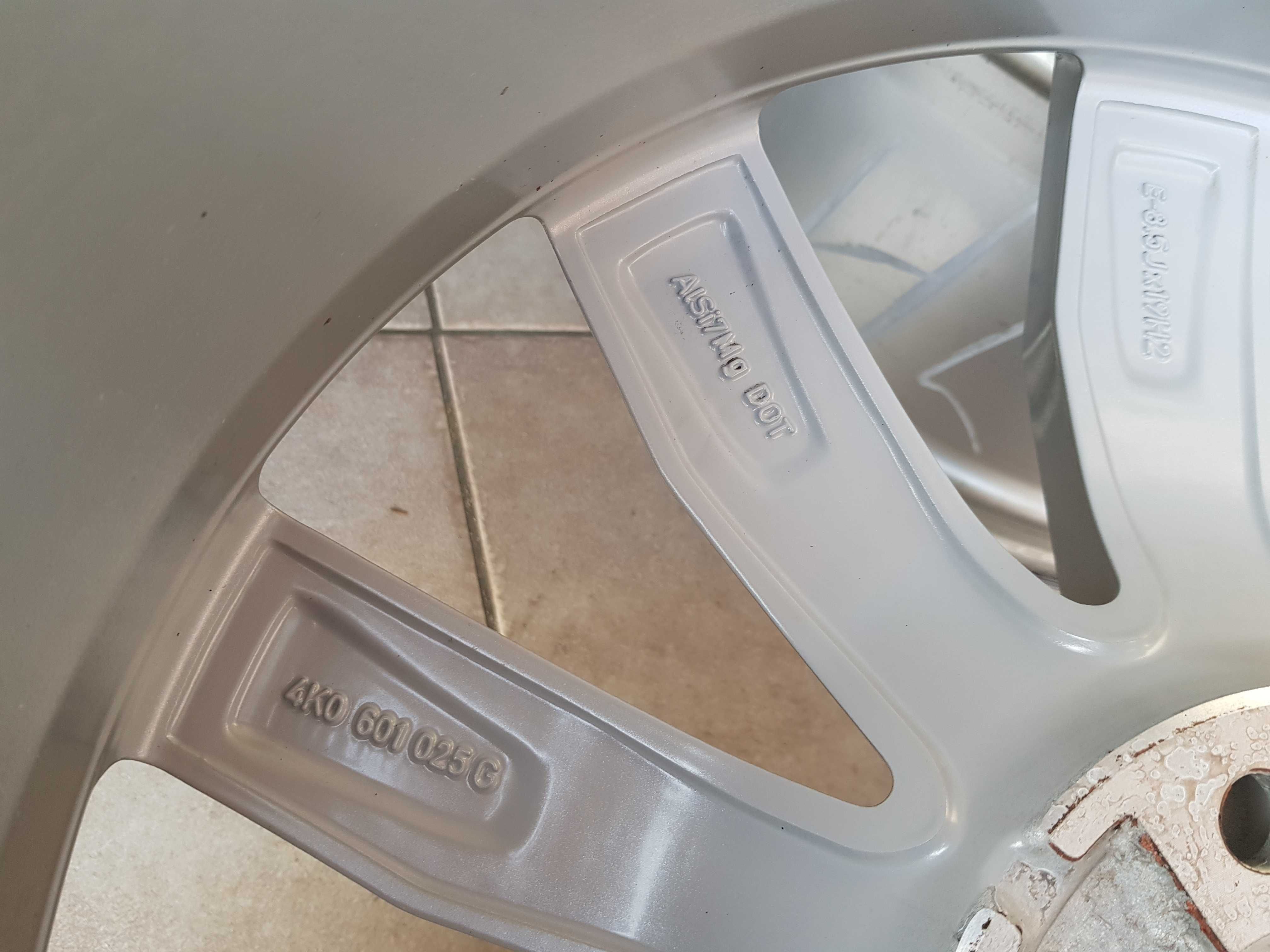 Felgi aluminiowe Audi A6 C7 C8 A4 B9 8,5x19 et40 5x112 Sline 4K0