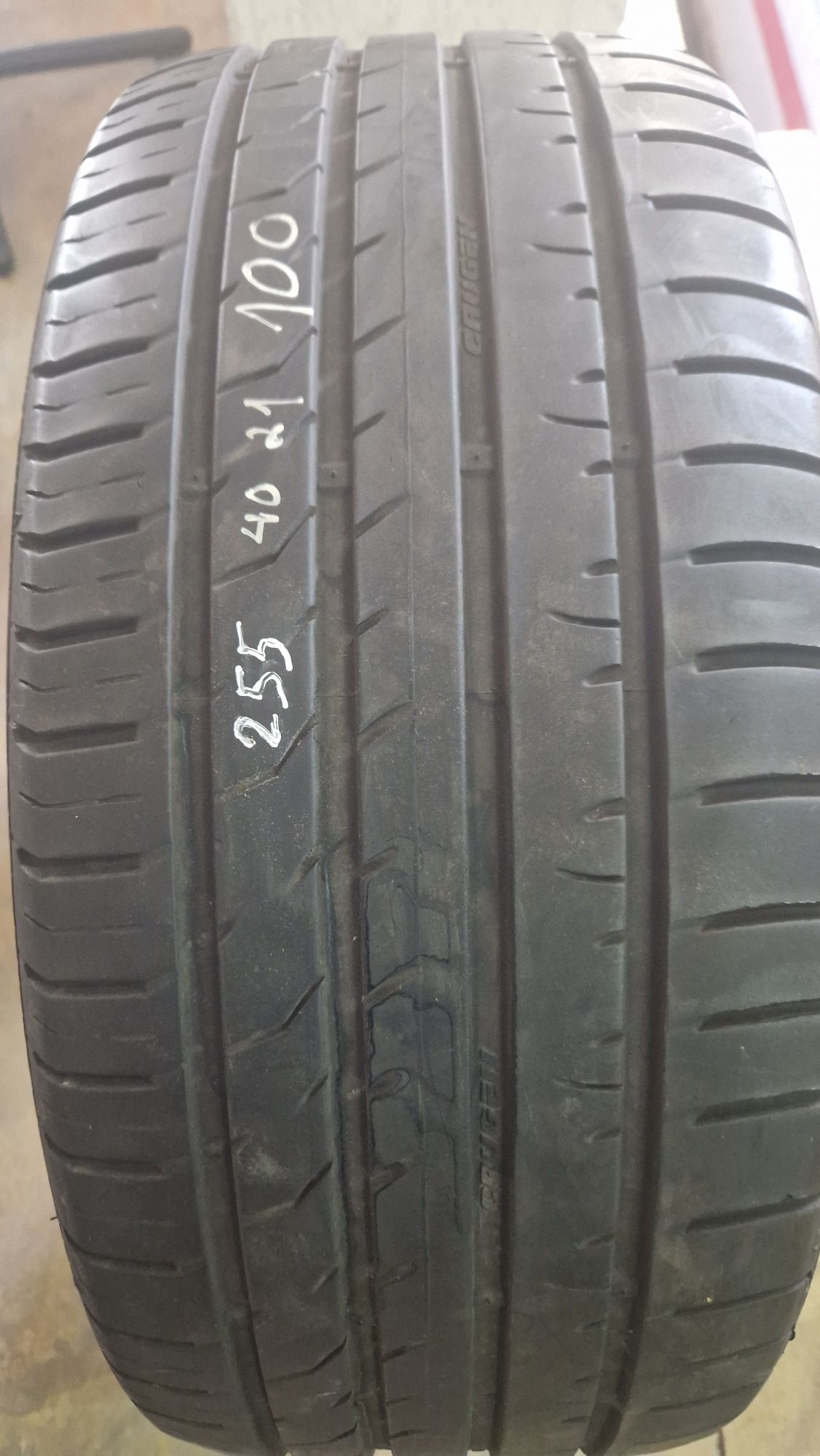 255/40R 21 Kumho