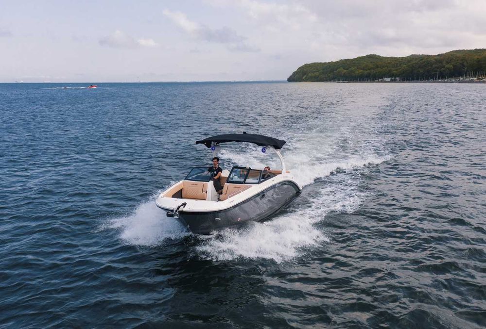 Wynajem, Jacht motorowy Sea Ray 270 SDX, rejsy motorówką ze skipperem