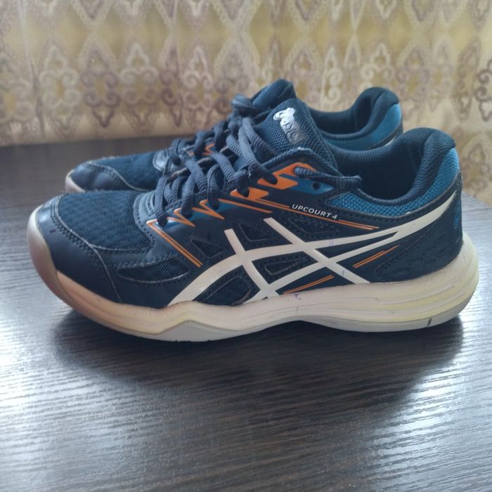 Кросівки жіночі б/в Asics 36(22,5cm) Camboge