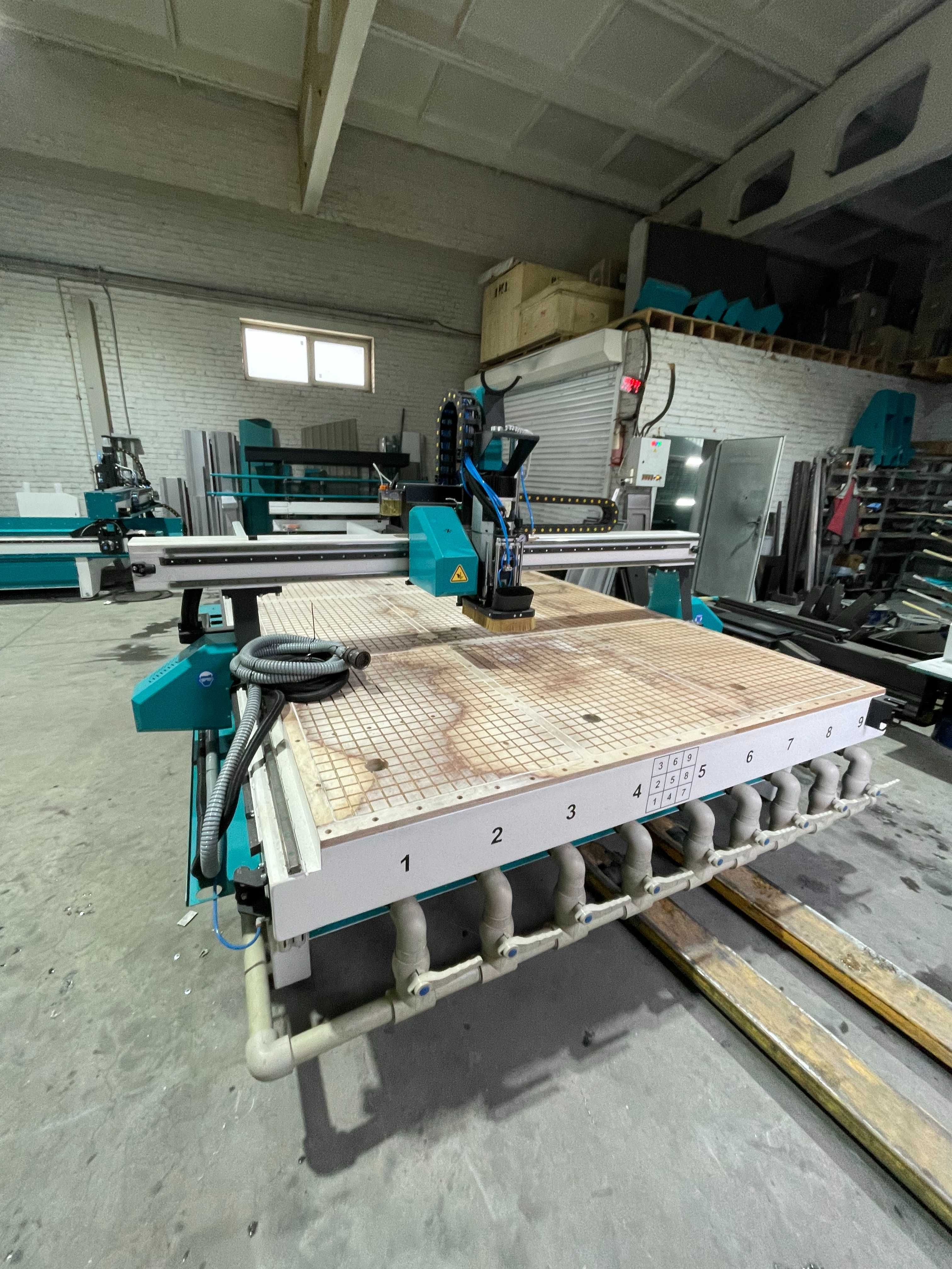 Фрезерний верстат з ЧПУ 2100х3050мм для нестінгу Dominant CNC