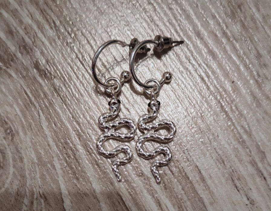 Srebrne kolczyki węże