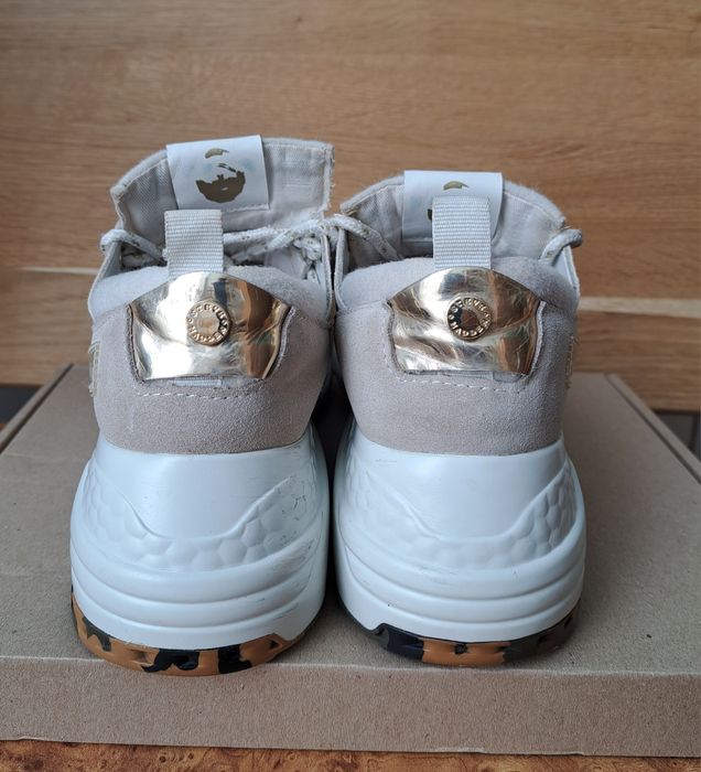 Стильні кросівки р39