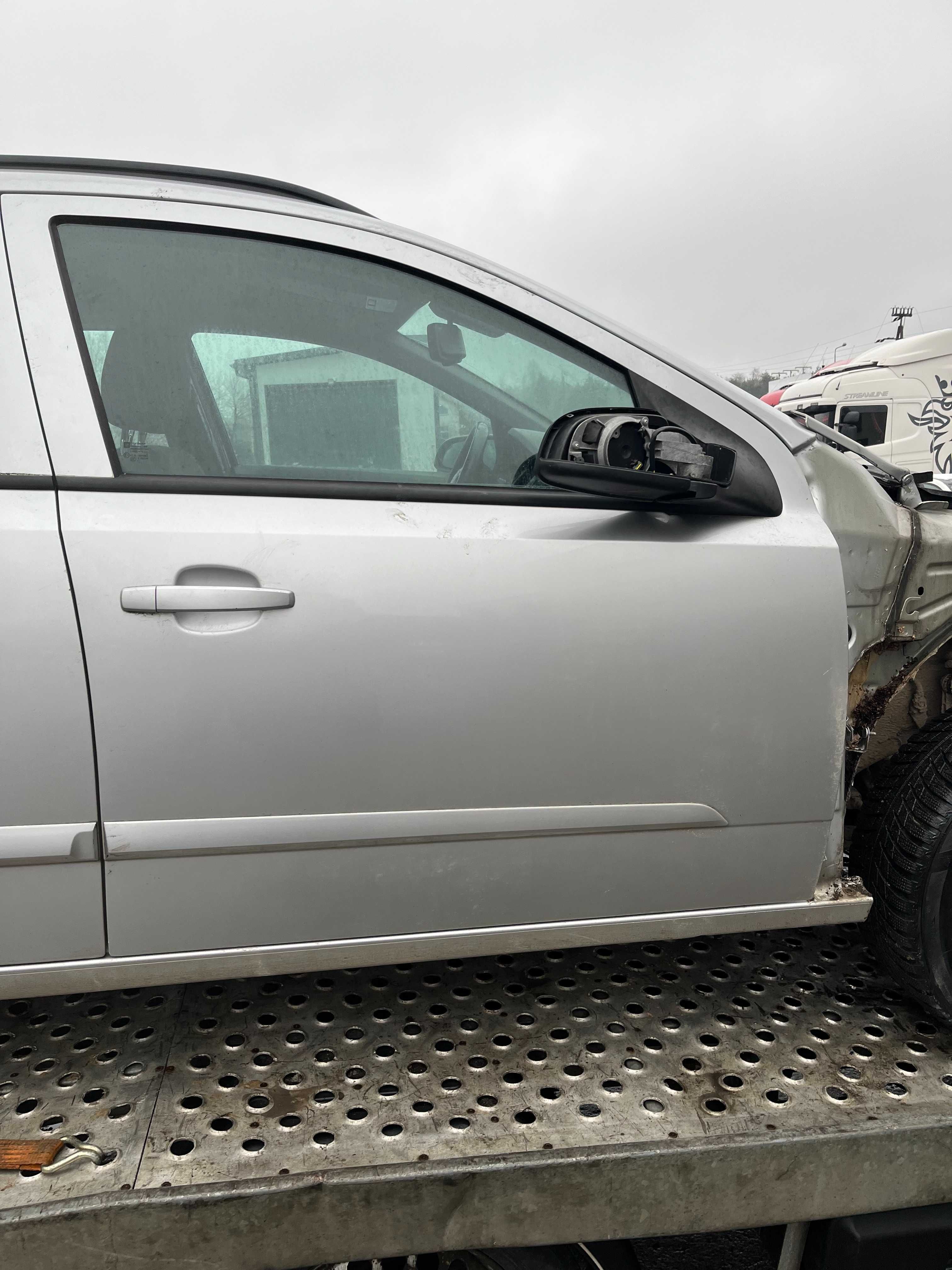 Drzwi przód tył prawe Opel Astra H Kombi Z157