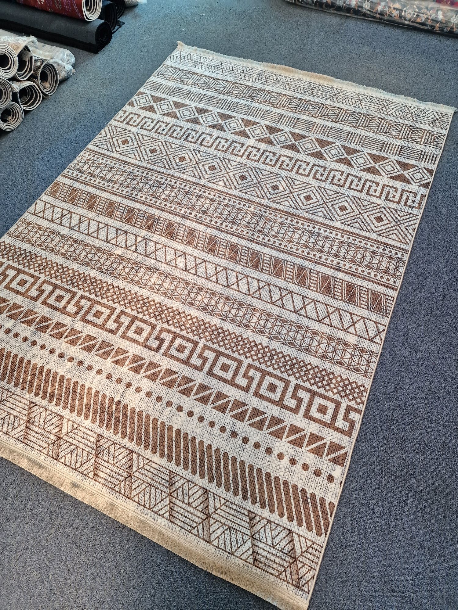 Promocja !!  Ostatnie sztuki Nowe dywany 160x230. Różne modele.