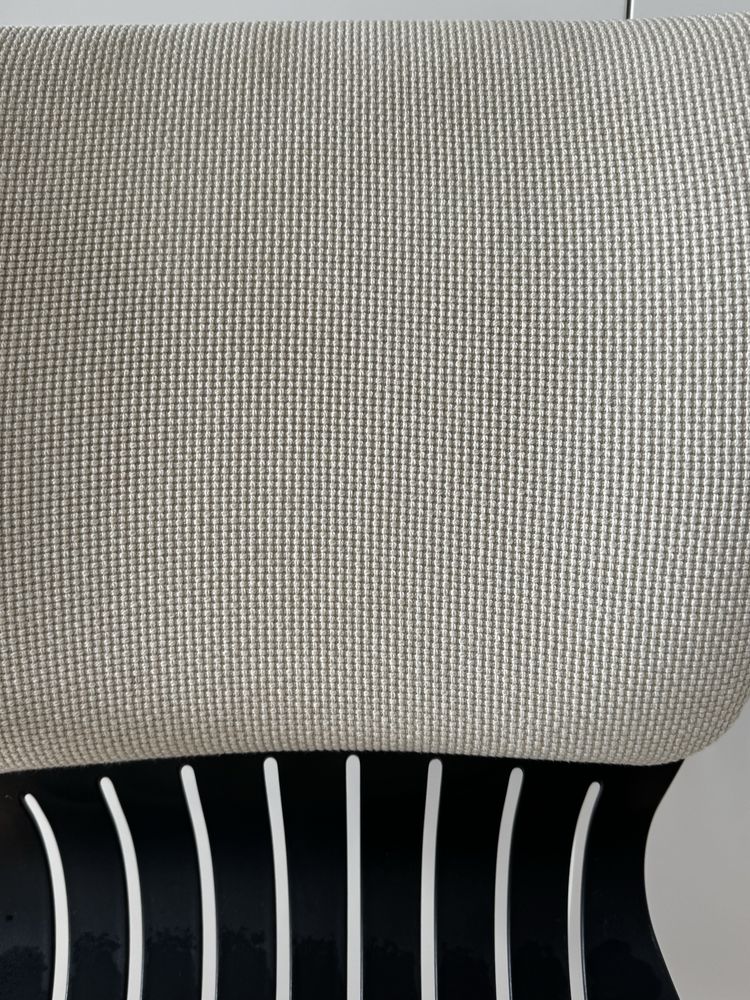 Krzesło obrotowe IKEA Joakim - kremowe obicie