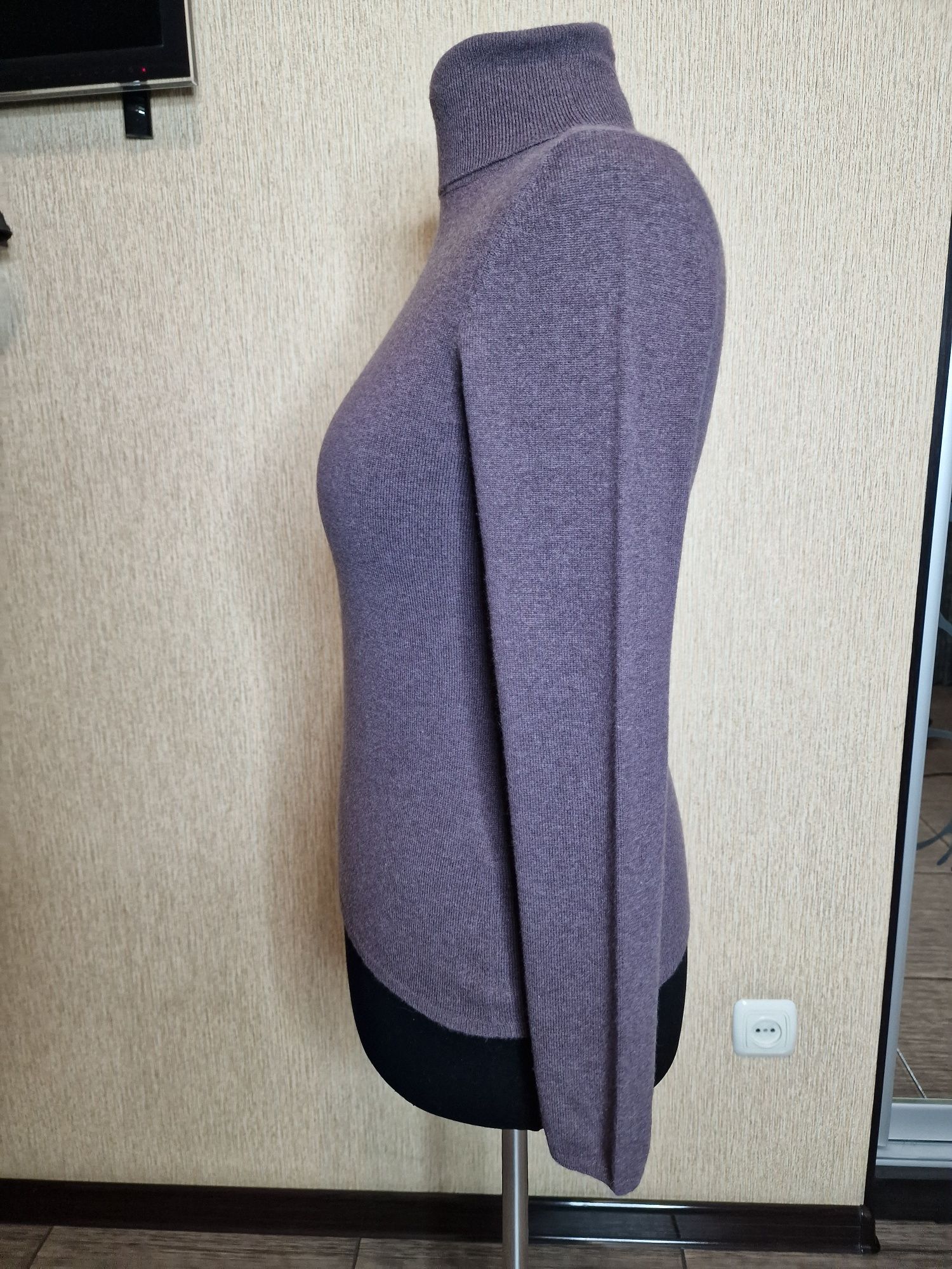 якісний кашеміровий светр Allude, 100% кашемір, оригінал 
Розмір М
Іде