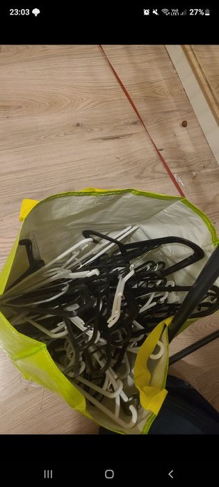 Oddam wieszaki duża ilość