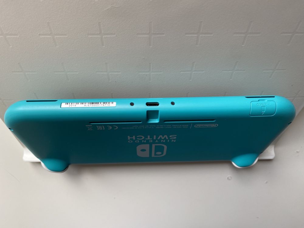 Turkusowe Nintendo Switch Lite