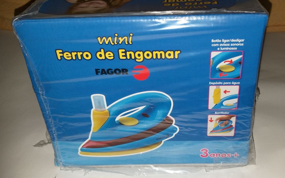 Ferro de engomar de brincar, da marca 'Fagor'