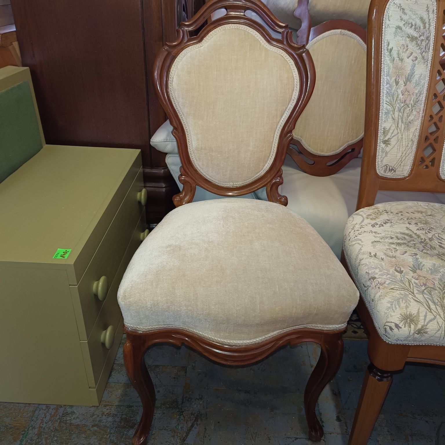 Owalny stół eklektyczny z 4 krzesłami