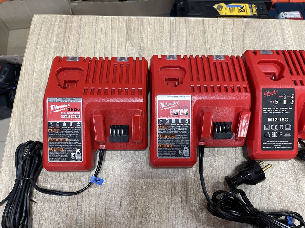 Milwaukee M12-18C / зарядні пристрої Мілвокі 18V 3Ah