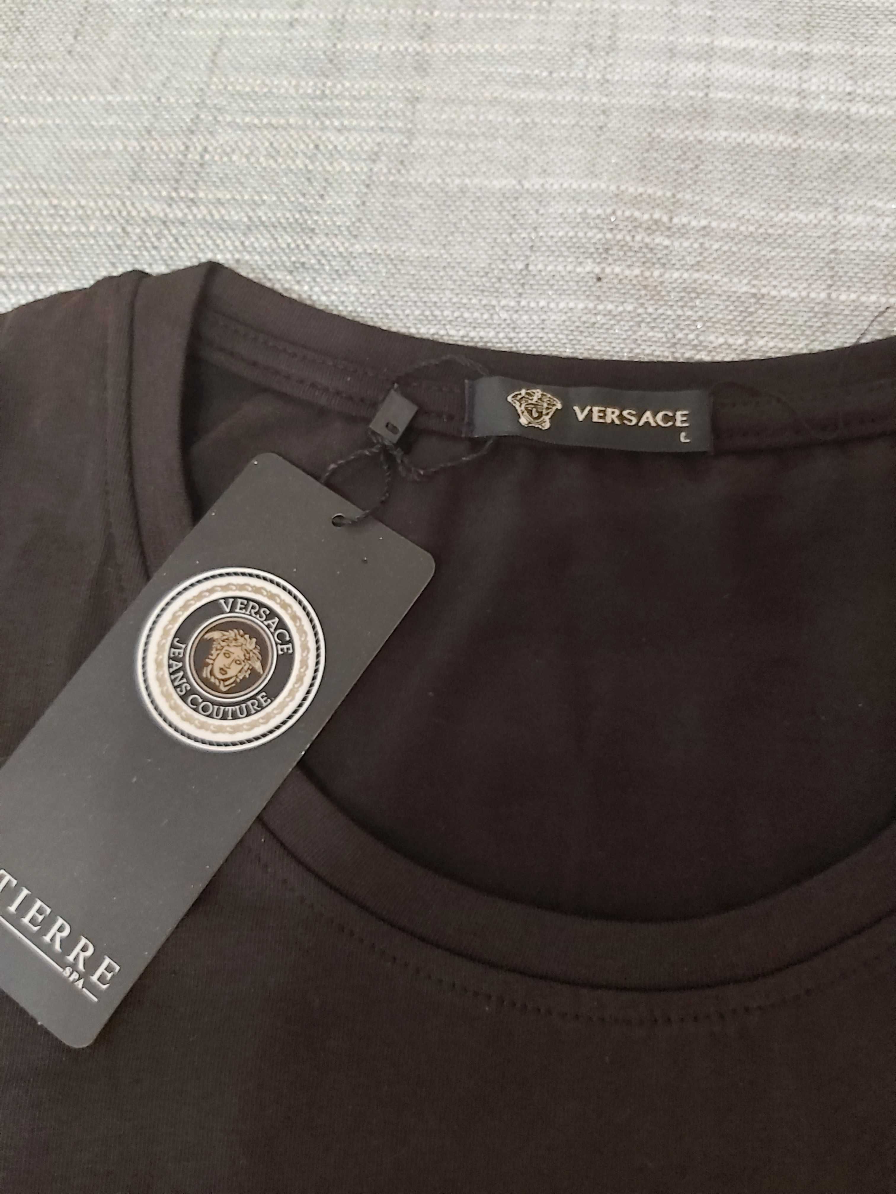 Koszulka T-shirt czarna Versace roz.L szer.45 cm nowa cena 249 zł.