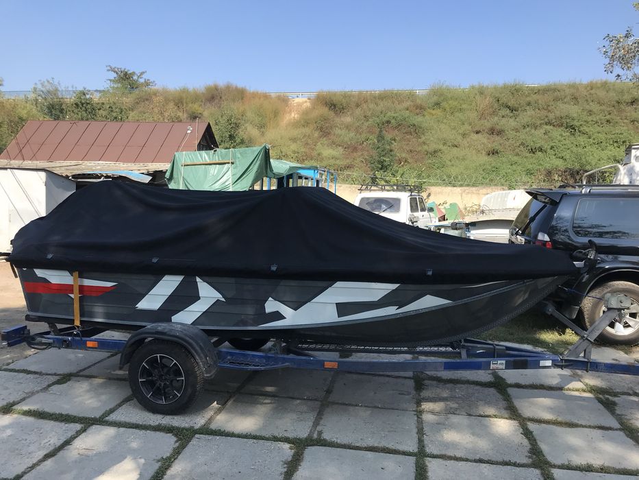 Пошив тентов для лодок  а так же перешивка сидений.