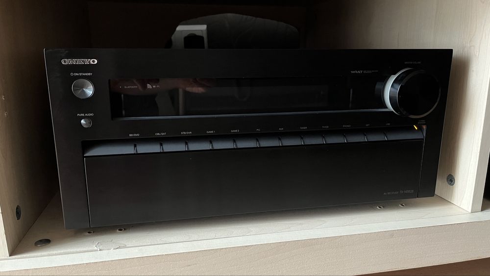 Legendarnie brzmiacy amplituner AV Onkyo TX-NR828. Stan idealny