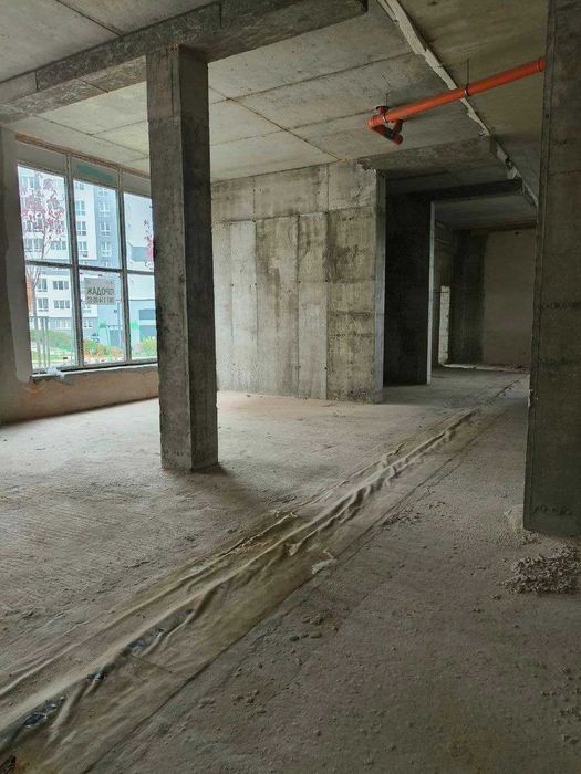 Продаж фасадного приміщення в ЖК Америка 380 м2