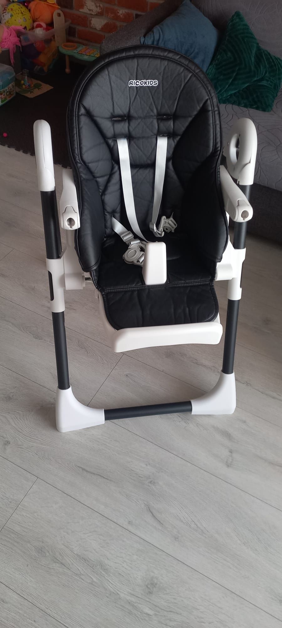 Krzesełko do karmienia z funkcją leżenia Ricokids