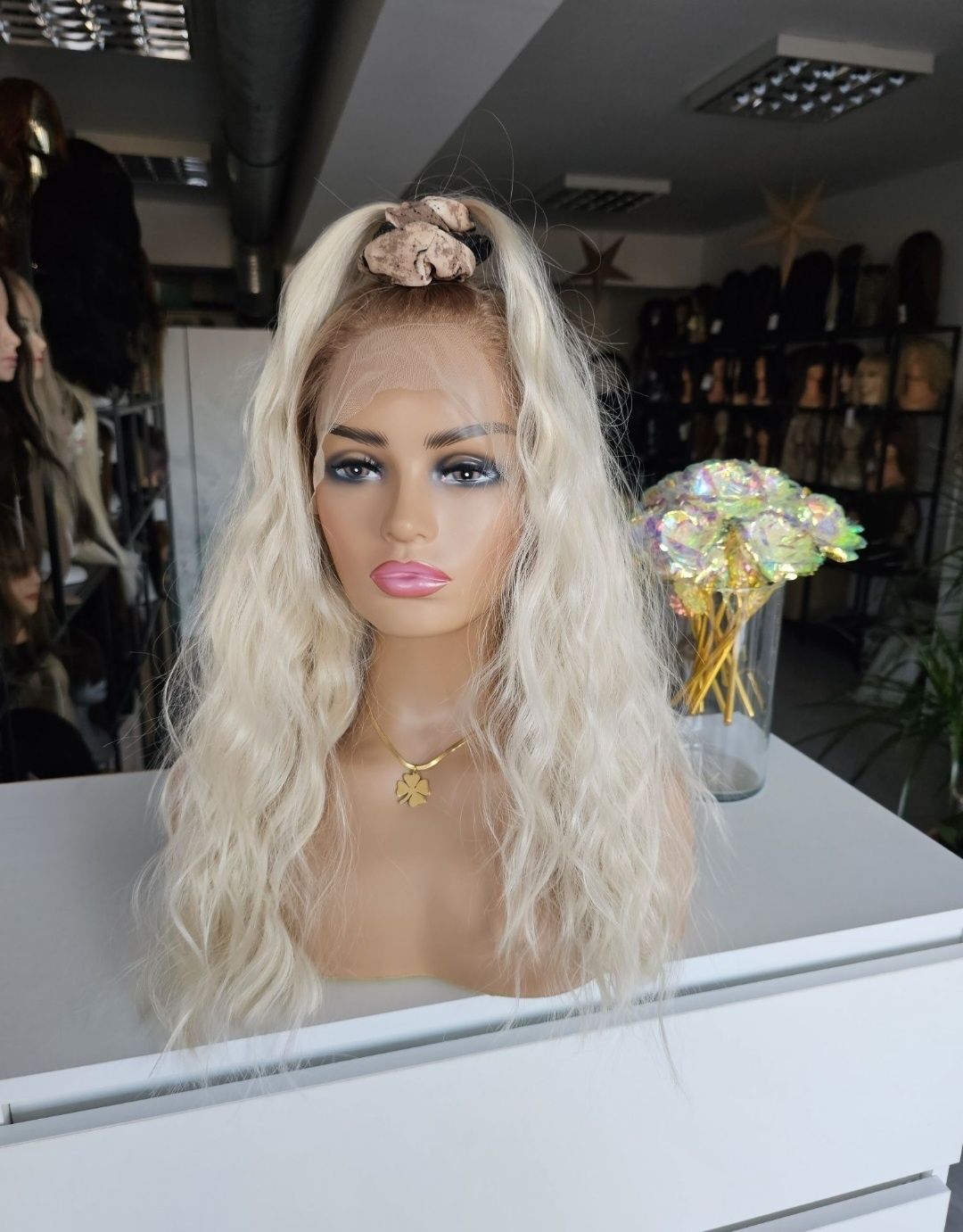 Peruka lace front jasny blond z odrostem Fibi naturalna fryzura