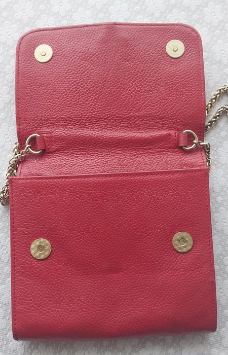 Клатч Saint Laurent Monogram Cassandre червоного кольору.