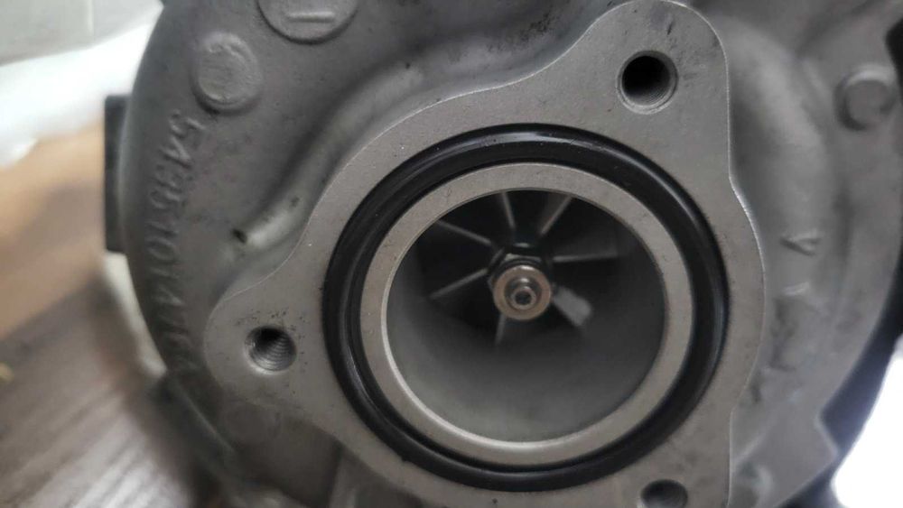 Турбіна Турбіна  ( Bi-Turbo) Volkswagen Crafter Крафтер 03L145715B