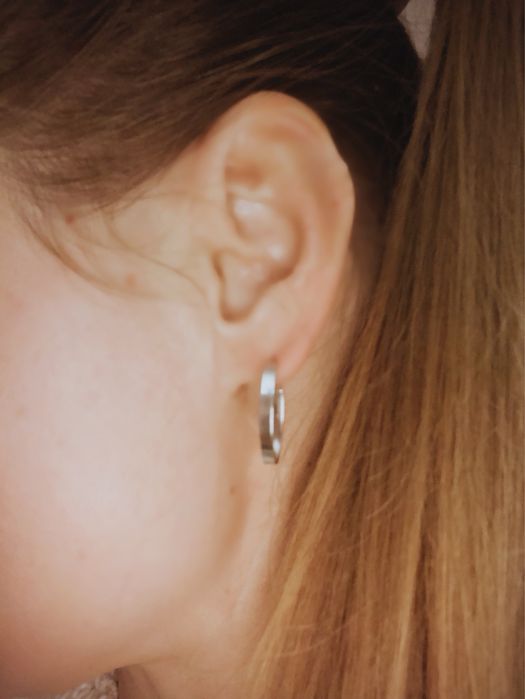 Дуже стильні  срібні сережки !