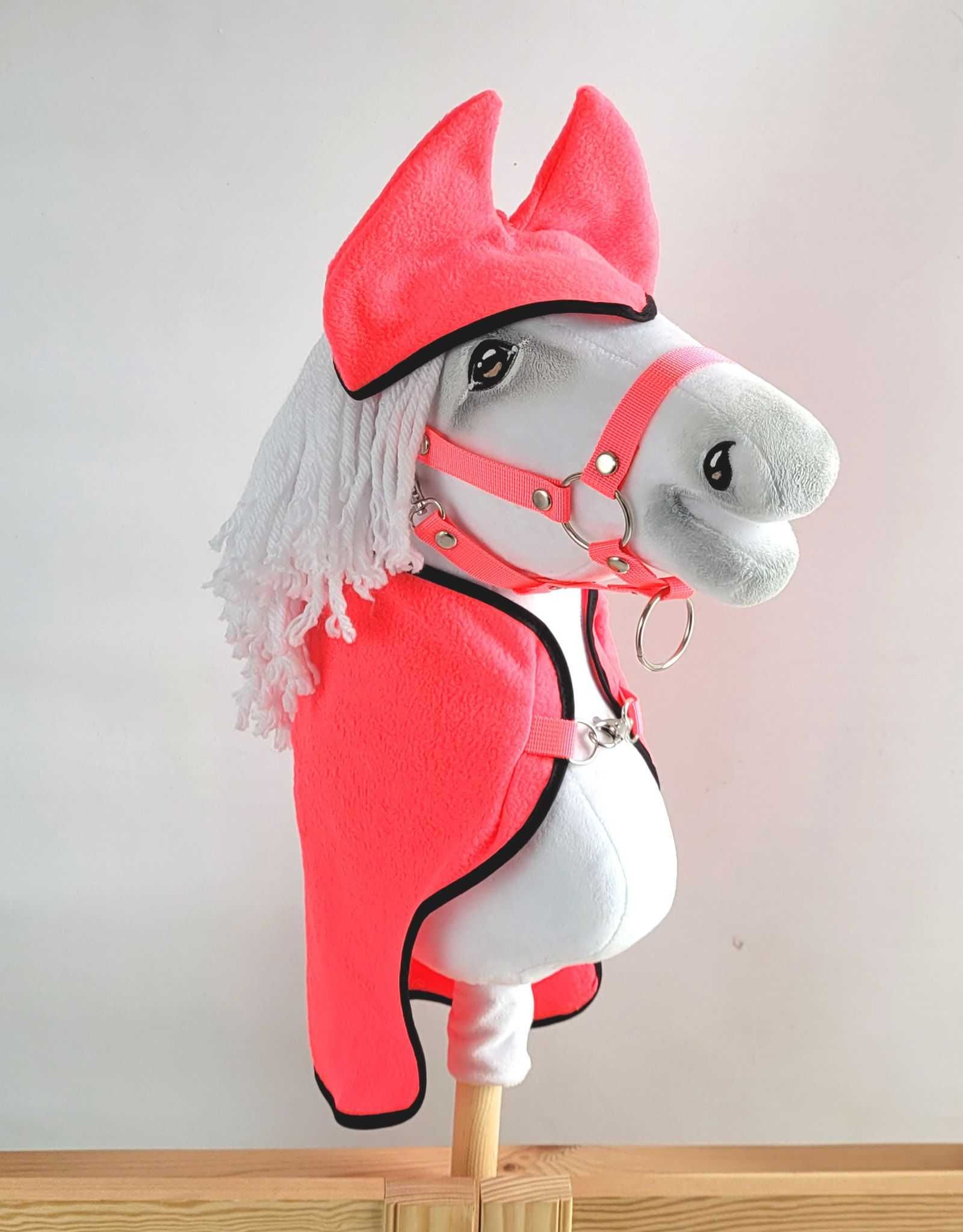 Zestaw dla Hobby Horse A3: derka + nauszniki + kantar – neon pink