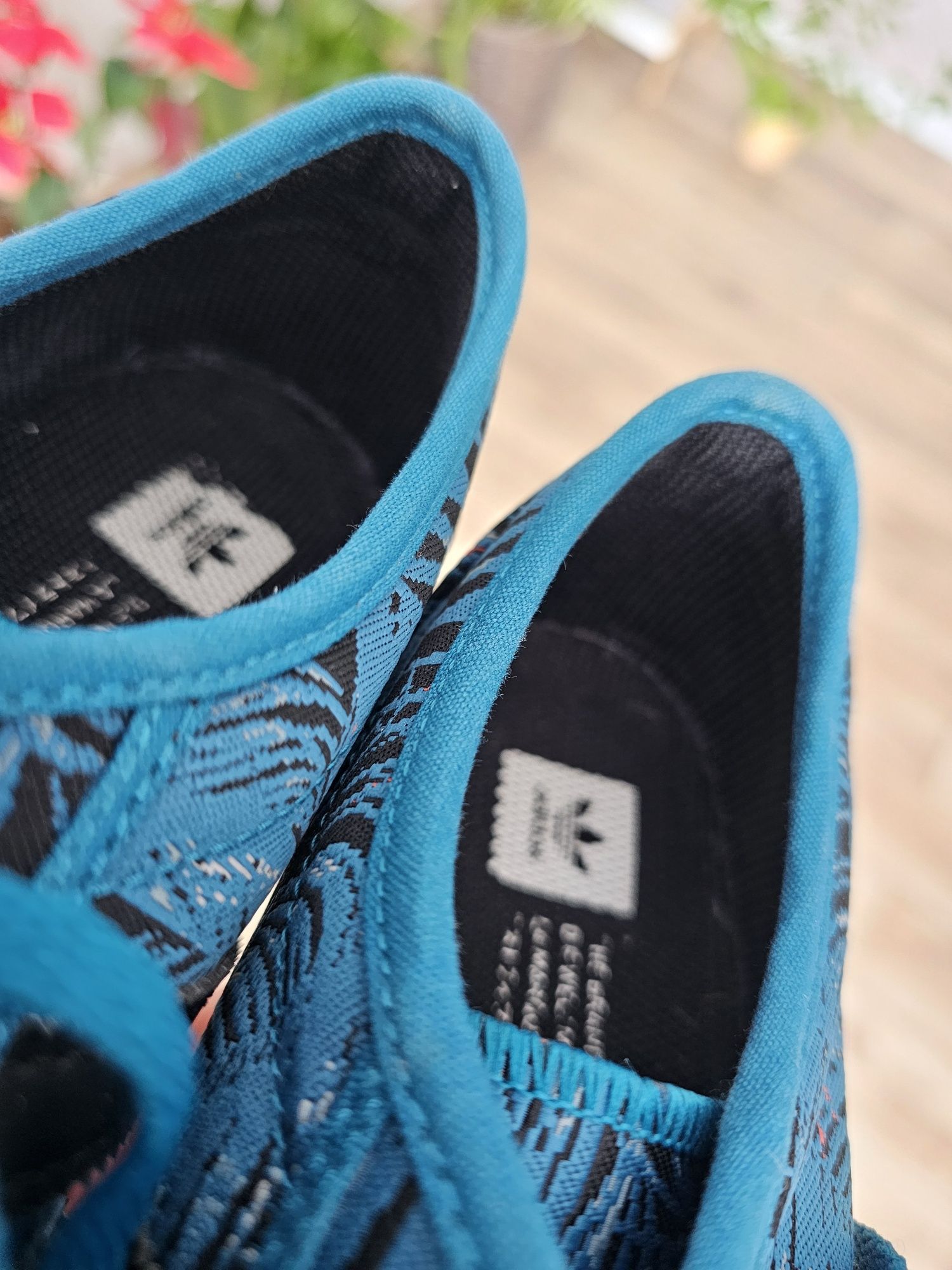 Niebieskie trampki Adidas AdiEase floral w rozmiarze 42 stan idealny