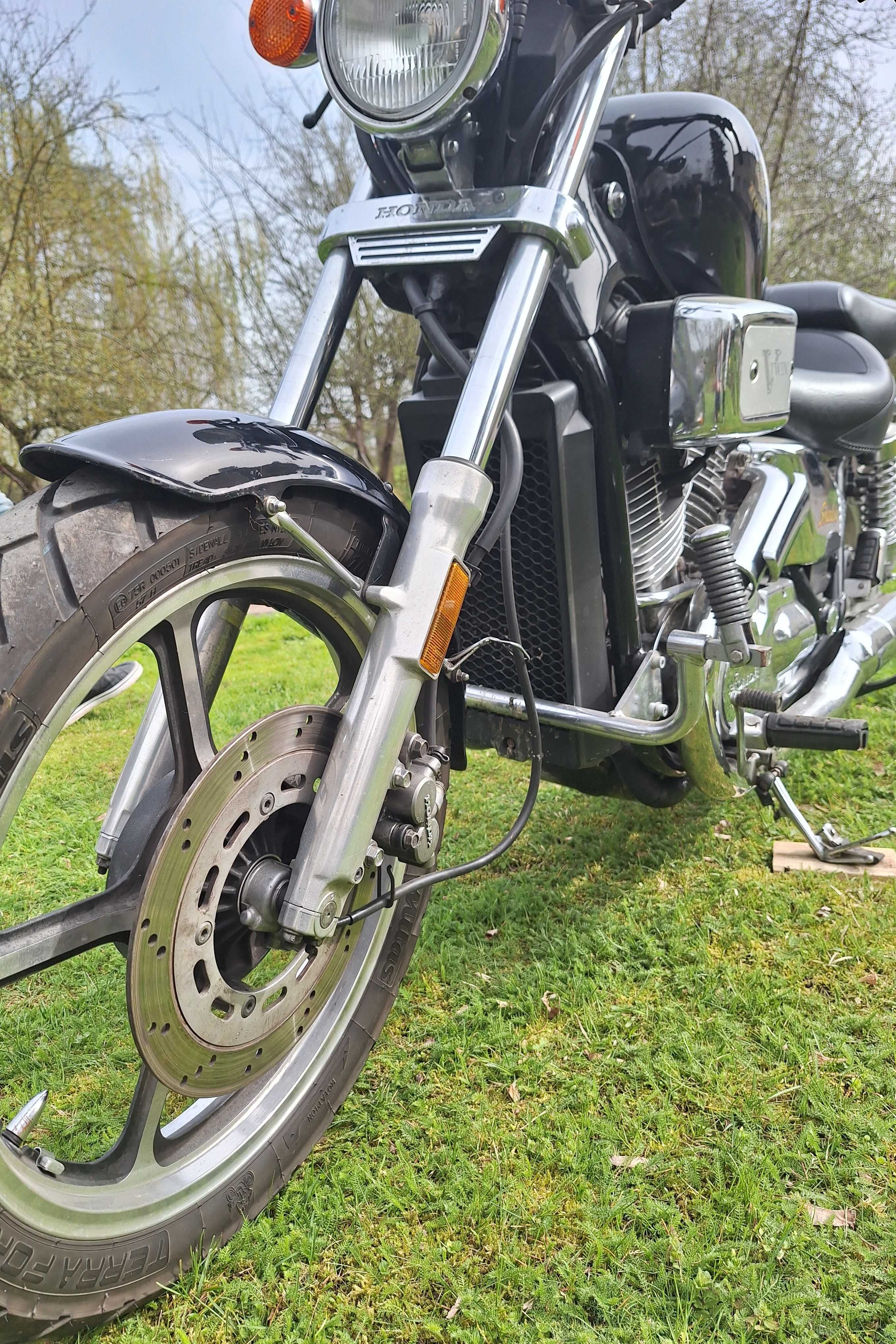 Motocykl Honda VT 700 C SHADOW