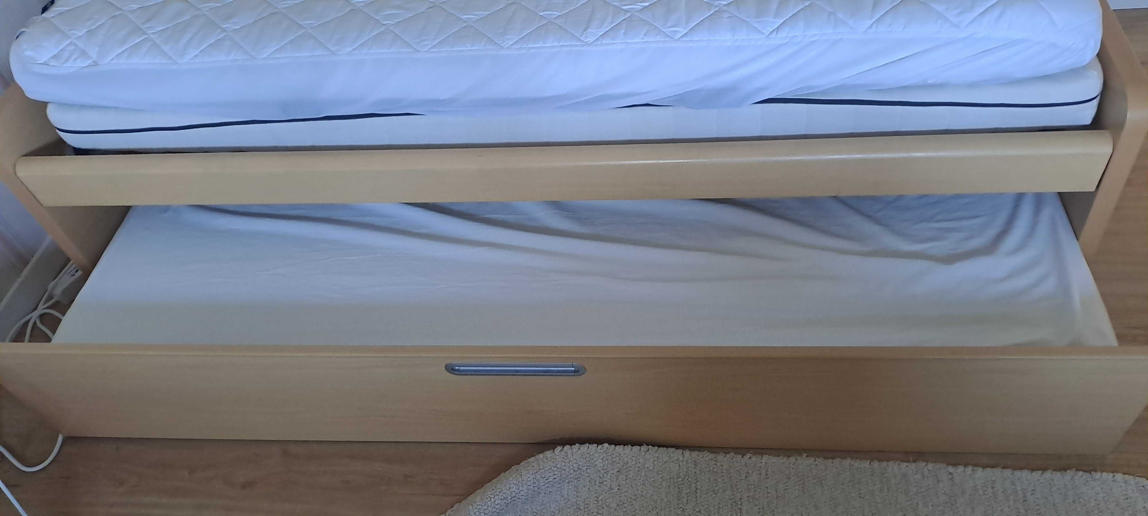 Cama 190/90 com 2 colchões