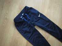 NIKE spodnie dresowe rozm.128-134