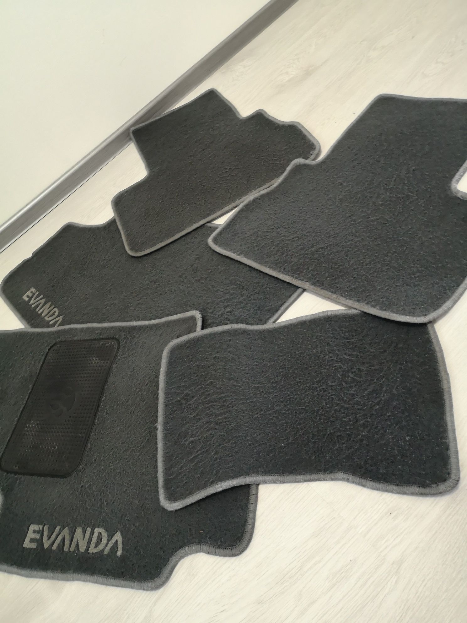 Комплект текстильних килимків в салон Chevrolet Evanda