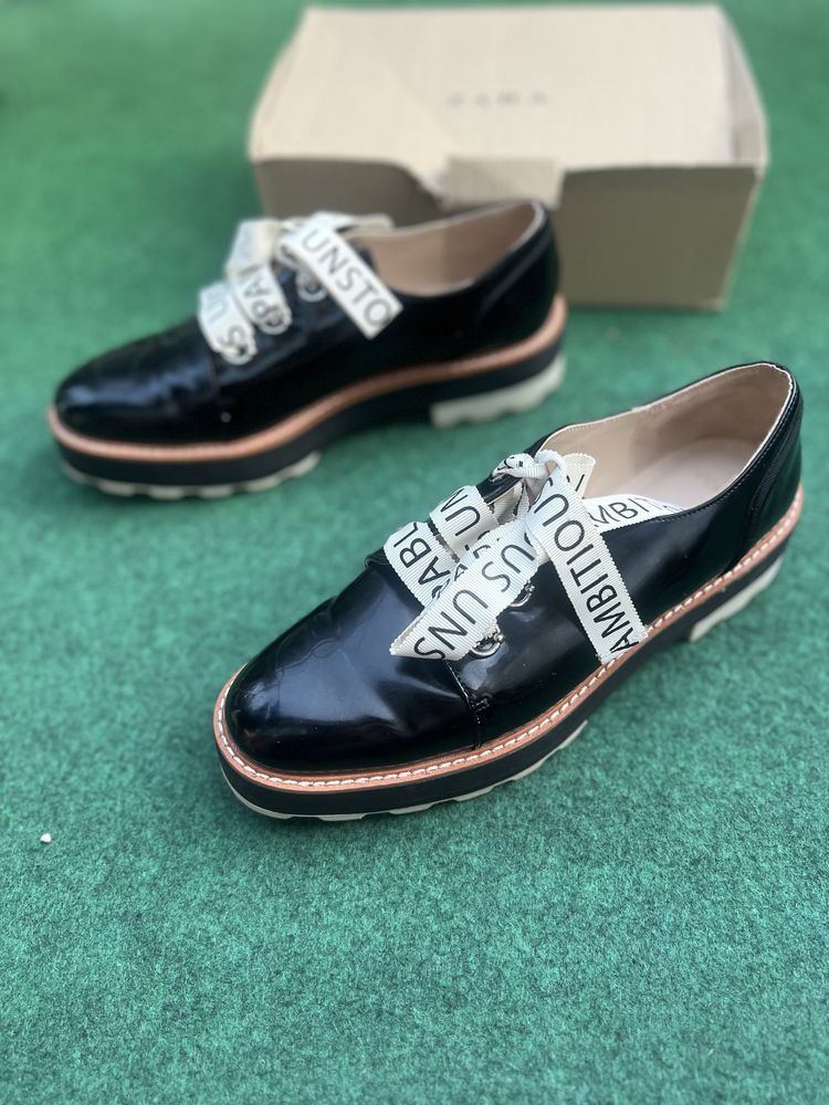 Lakierowane Buty derby ZARA na platformie, rozmiar 38