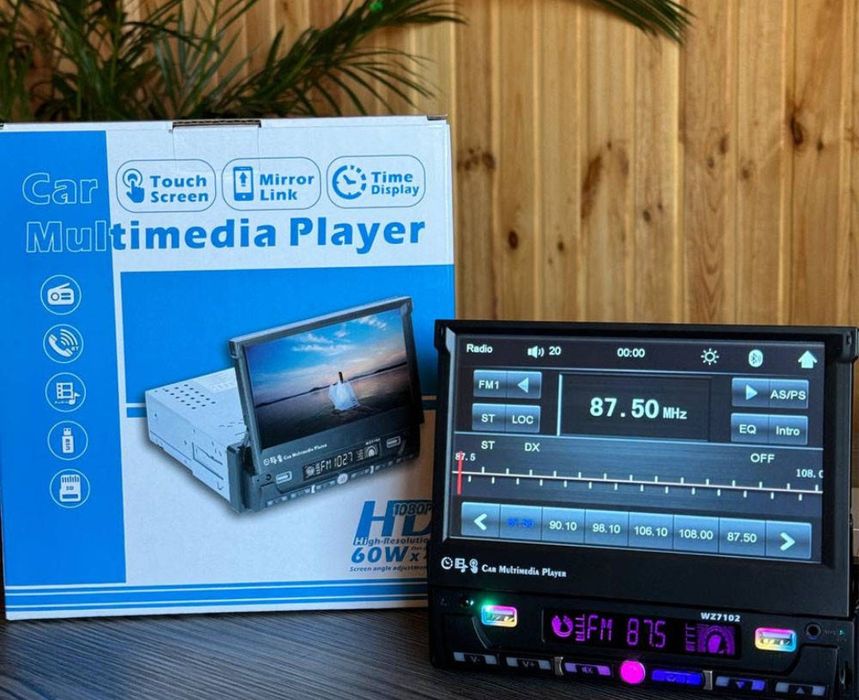 Магнитола с видвижным экраном.