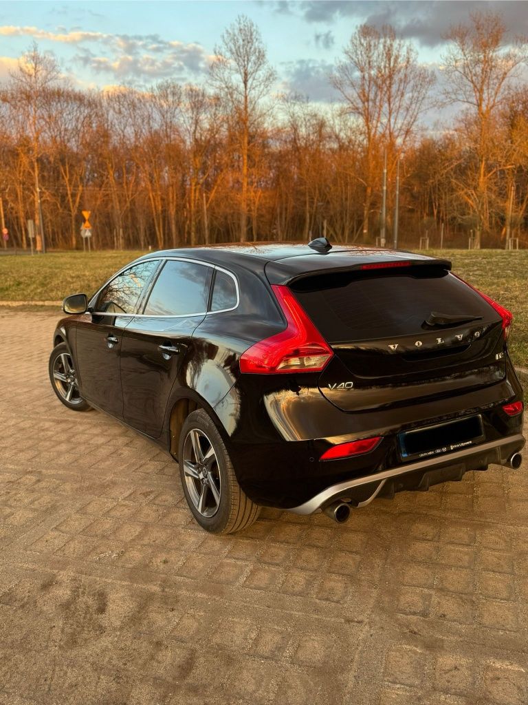 Volvo V40   R-DESIGN