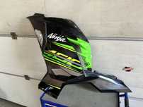 Lewa owiewka wypełnienie kawasaki ninja 400 boczek