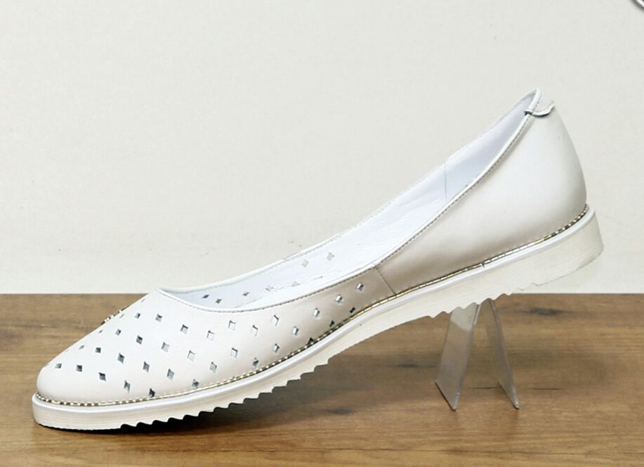 Туфли белого цвета( 43 размер )
