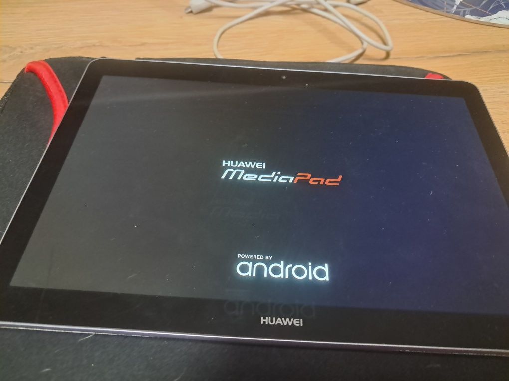 Tablet Huawei Media Pad T3 10 16 GB + pokrowiec I kabel