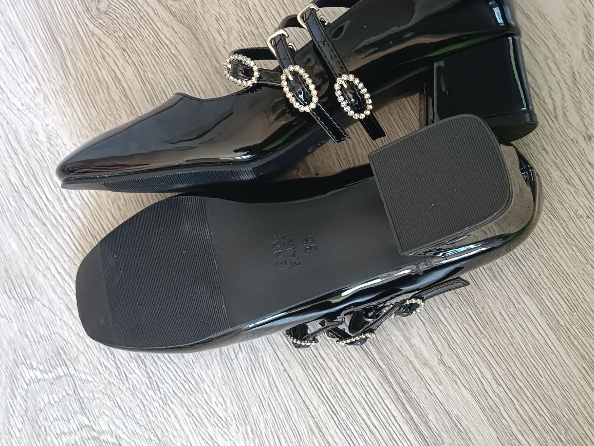 NOWE Buty damskie czarne lakierowane 38 Jenny Fairy