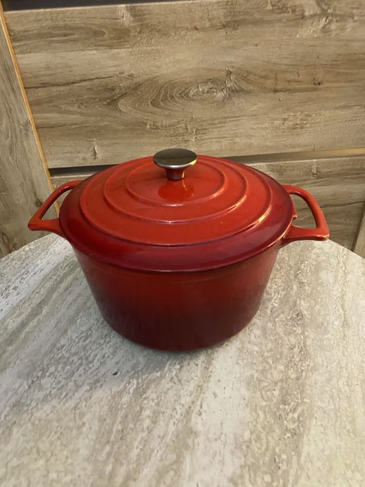 Garnek żeliwny średni Nowy