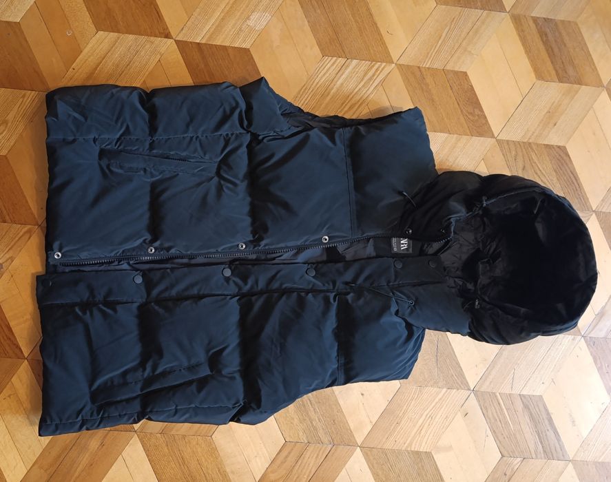 Безрукавка женская с капюшоном