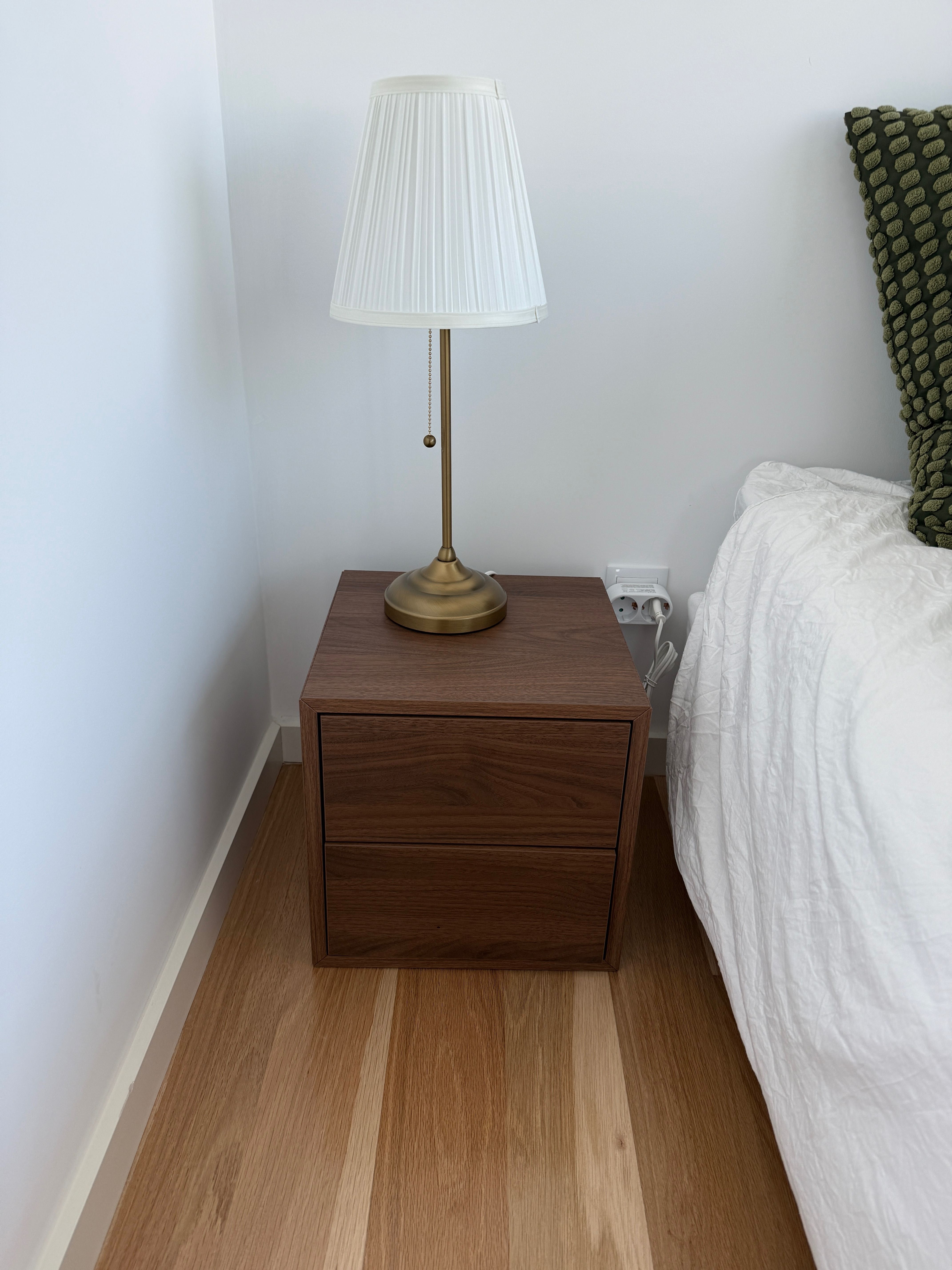 2 Mesas de Cabeceira IKEA // EKET