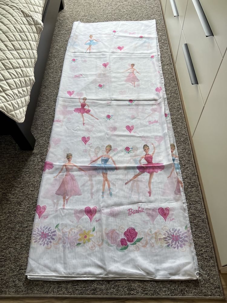 Materiał na firankę Barbie