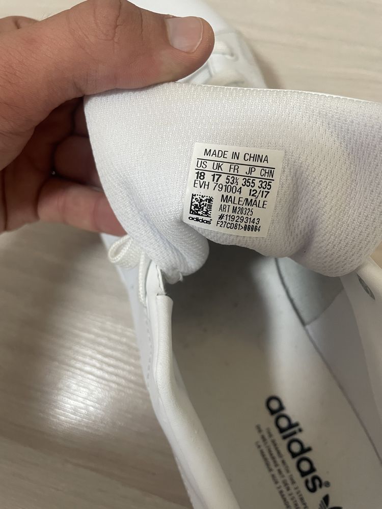 Продам нові білі кожані кросівки Adidas великий розмір