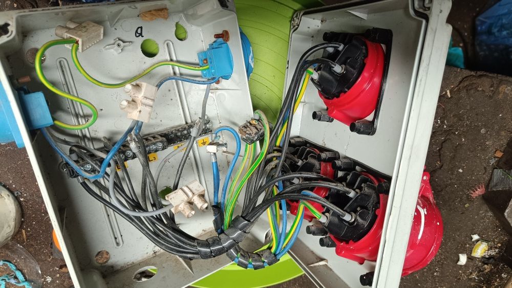 Sprzedam szafę elektrycznym i rozdzielnice