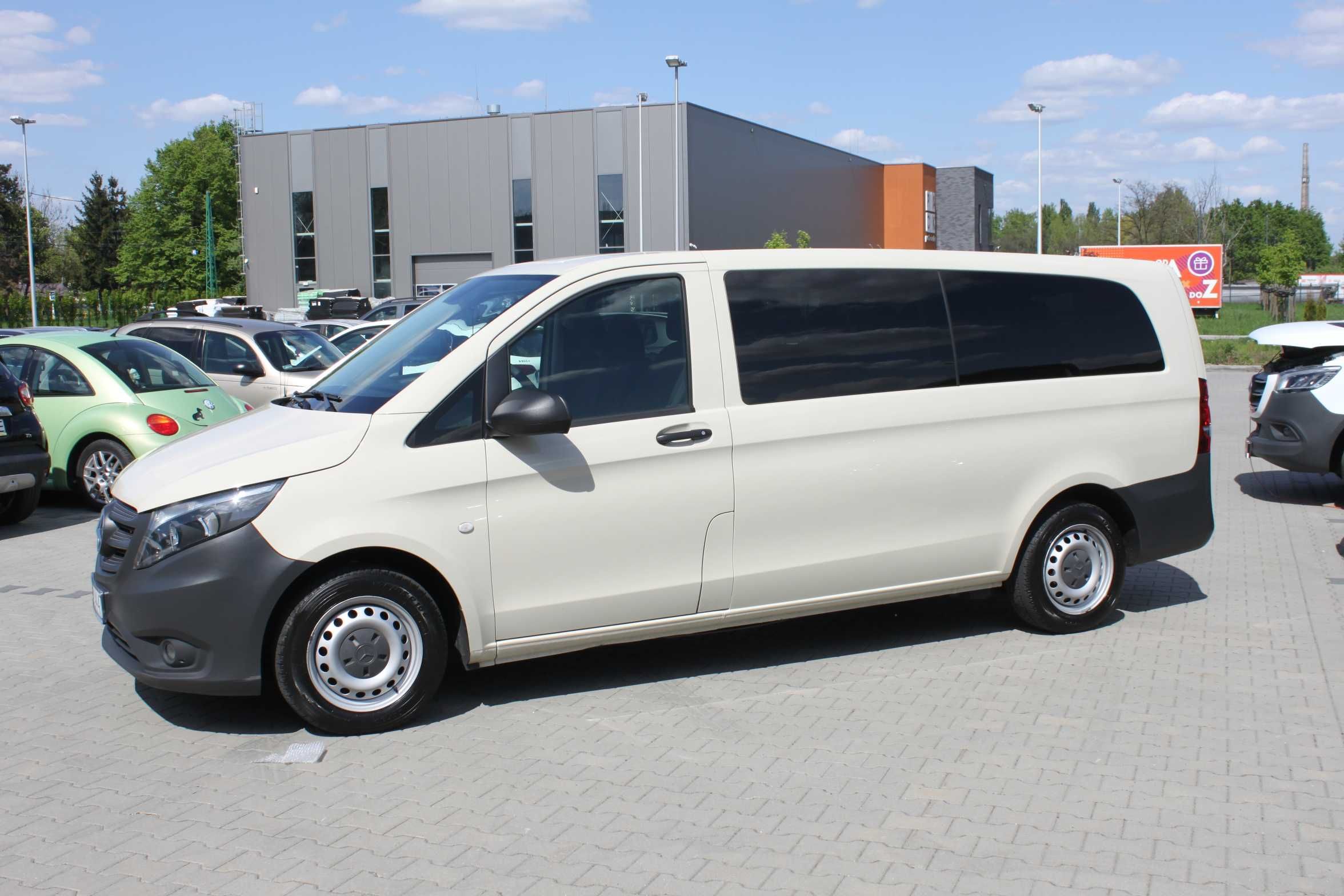 Wynajem busa 9 os. Mercedes Vito, pakiet minimum 2 tygodnie!