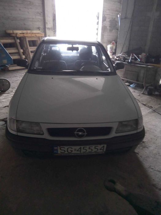 Opel Astra wgniecony