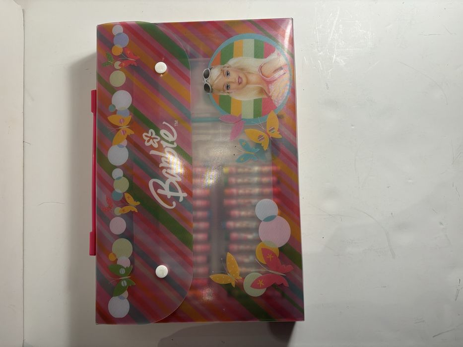 Teczka barbie z kredkami